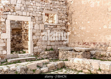 Resti di un convento francescano nella vecchia città di Pago (Stari grad), isola di Pag , Croazia Foto Stock