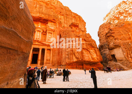 Petra, Giordania- 16 Marzo 2017: Viste della città perduta di Petra nel deserto giordano, una delle sette meraviglie del mondo. Foto Stock