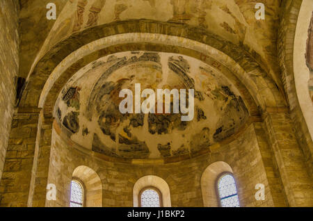 Basilica di San Giorgio e è la più antica chiesa superstite edificio all'interno del Castello di Praga. La basilica fu fondata da Vratislaus I di Boemia nel 920. Foto Stock