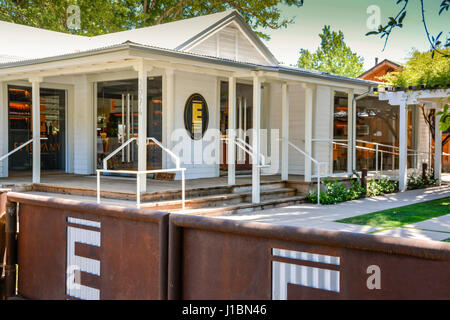 Egli Epifania cantine, una divisione di Fess Parker Vini, ha una bellissima degustazione di vino & sales complesso con giardini di vino al di fuori di Los Olivos, CA, Foto Stock