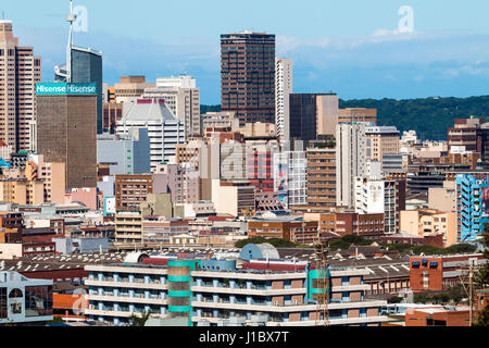 DURBAN, Sud Africa - 16 Aprile 2017: Close up di comercial e gli edifici residenziali nel quartiere centrale degli affari e dello skyline della città di Durban, Sud Foto Stock