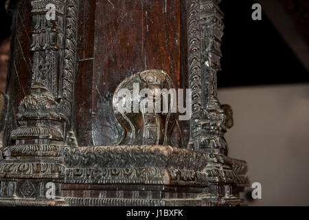 India, Kanyakumari District, Stato del Tamil Nadu. Padmanabhapuram Palace, circa 1601 annuncio, il più grande palazzo di legno in India il dettaglio del Kerala archita Foto Stock