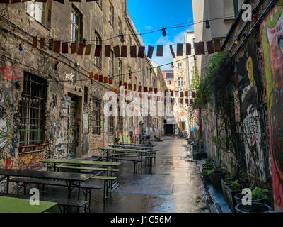 Il cortile del Cafe Cinema in Hackesher Markt, Berlino, Germania Foto Stock