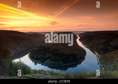 Big Saar loop all'alba, vicino a Mettlach, Saarland, Germania Foto Stock