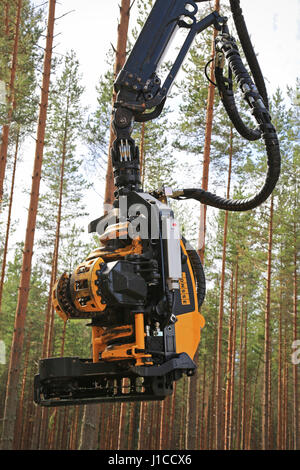 JAMSA, Finlandia - 1 Settembre 2016: Ponsse harvester testa come si vede sulla foresta Ponsse macchine per la dimostrazione di lavoro su FinnMETKO 2016. Foto Stock