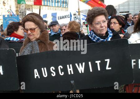 Milano (Italia), 'Memory giorno", manifestazione in ricordo dei deportati nei campi di concentramento nazisti Foto Stock