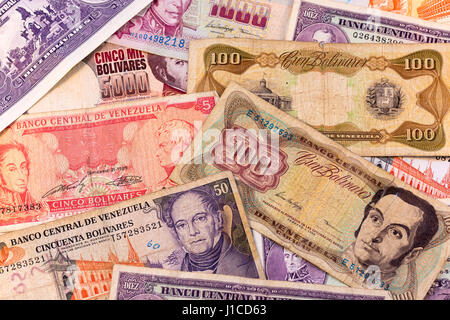 Close-up di vecchi non valido Bolivar venezuelano banconote Foto Stock