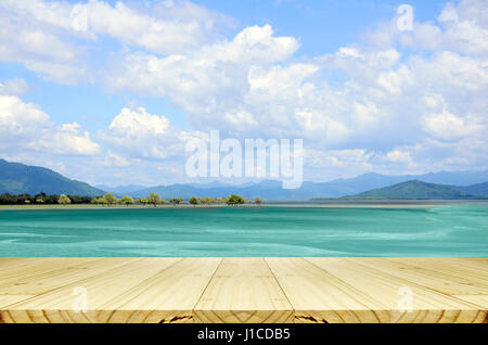 Giornata soleggiata con cielo blu sullo sfondo. Picnic esterno sfondo in estate la luce solare. Foto Stock