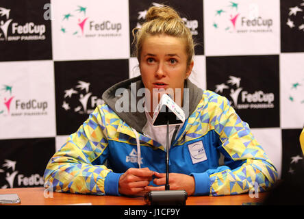 KHARKIV, Ucraina - 11 febbraio 2017: Elina SVITOLINA dell'Ucraina si affaccia su durante la conferenza stampa dopo la BNP Paribas FedCup tennis gioco contro Ashleig Foto Stock