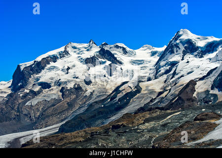 Monte Rosa massiccio con picchi di chiave Nordend, Dufour e Liskamm e ghiacciai Grenzgletscher e Gornergletscher, Zermatt, Vallese, Svizzera Foto Stock