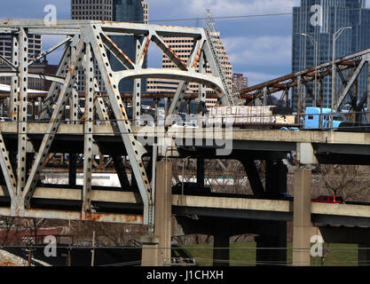 Infrastruttura - ruggine e danni per il Brent Spence ponte che porta interstatali 71 e 75 attraverso il fiume Ohio tra Ohio e , Kentucky Foto Stock