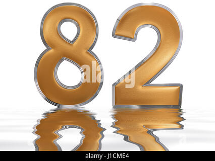 Il numero di riferimento 82, ottanta due, che si riflette sulla superficie dell'acqua, isolato su bianco, 3D render Foto Stock