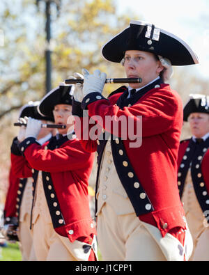 La US Army vecchia guardia Fife e corpo del tamburo in corrispondenza di una street parade - Washington DC, Stati Uniti d'America Foto Stock