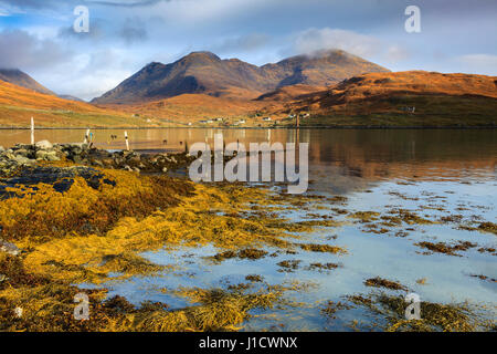 Un Cliseam da Loch Bun Anhainn Eadarra sull'Isle of Harris Foto Stock