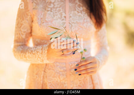 Olive Branch in gara mani femminili Foto Stock