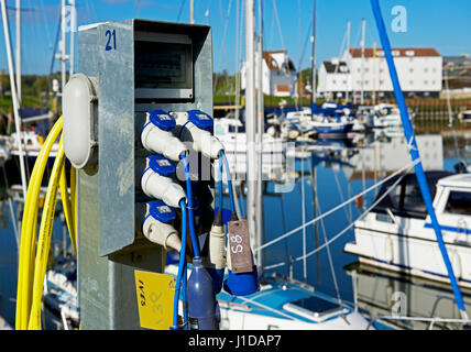 Gancio elettrico-fino alla marina, Woodbridge, Suffolk, Inghilterra, Regno Unito Foto Stock