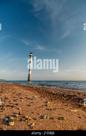 Faro di disallineamento nel Mar Baltico. Vilsandi National Park, Saaremaa, Estonia Foto Stock