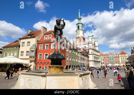 POZNAN, Polonia - 20 AGO 2014: Orfeo statua colorata piazza principale di Poznan. Foto Stock