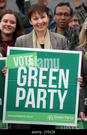 Partito Verde leader comune Caroline Lucas durante il partito della campagna elettorale lancio al the Avon Gorge Hotel a Bristol. Foto Stock