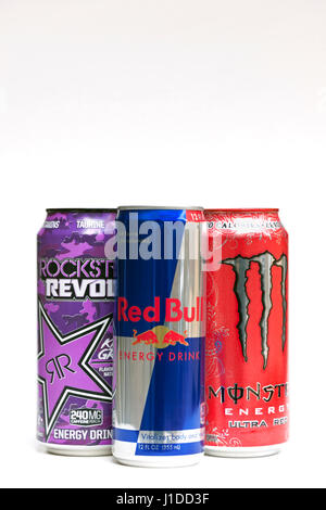 Parte superiore che vende bevande energetiche negli Stati Uniti: Red Bull, Monster e Rockstar. Foto Stock