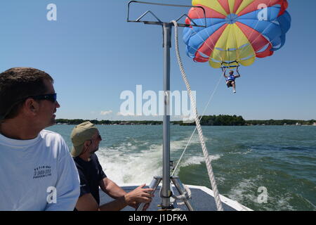 Il parasailing sul lago Erie put-in-bay island Foto Stock