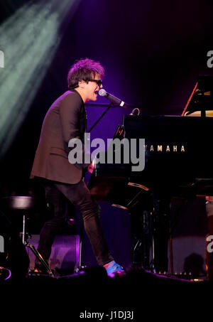 British musicista jazz Jamie Cullum effettuando al Festival Cornbury, Oxfordshire Foto Stock