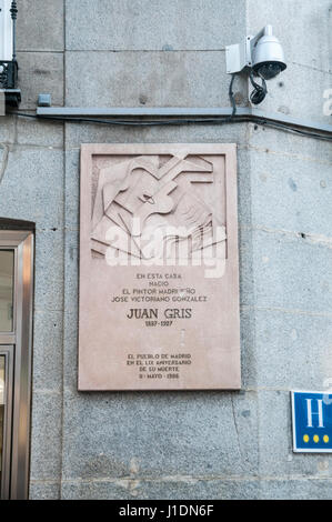 Lapide sulla casa di nascita di cubista spagnolo pittore e scultore Juan Gris aka José Victoriano González-Pérez Madrid Spagna Foto Stock