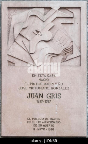 Lapide sulla casa di nascita di cubista spagnolo pittore e scultore Juan Gris aka José Victoriano González-Pérez Madrid Spagna Foto Stock