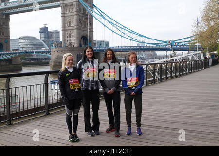 Il Tower Bridge, Regno Unito. Xx Apr, 2017. Runner britannica Charlotte Purdue, Susan Partridge, Jo Pavey e Alyson Dixon frequentare un photocall da Tower Bridge davanti alla Vergine denaro maratona di Londra domenica 23 aprile 2017 Credit: Keith Larby/Alamy Live News Foto Stock