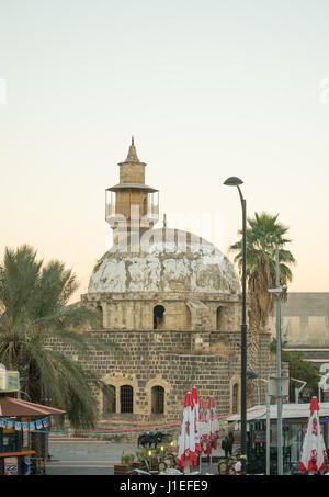 Tiberiade, Israele - 09 dicembre 2015: vista la grande El Omri moschea, a Tiberiade, Israele Foto Stock