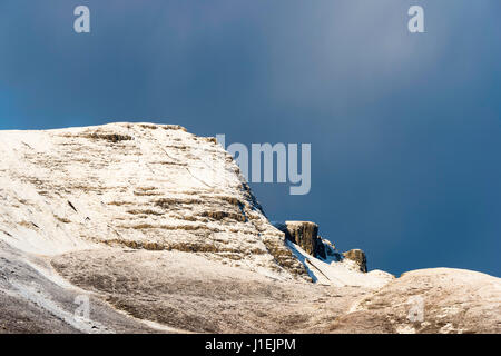 Il Storr coperto di neve sulla penisola di Trotternish, Isola di Skye in Scozia Foto Stock