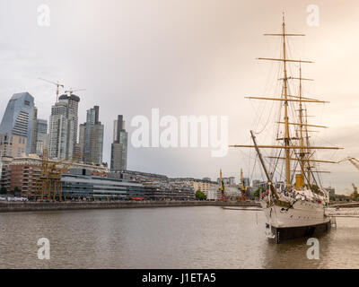 Buenos Aires - Novembre 24, 2016: Museo Frigate Sarmiento Presidente in Puerto Madero Buenos Aires, Argentina, il 24 gennaio 2016 Foto Stock