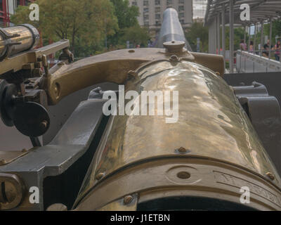 Buenos Aires - Novembre 24, 2016: vista di un vecchio cannone cooper al museo del Frigate Sarmiento Presidente in Puerto Madero Buenos Aires, Argentina su Janu Foto Stock