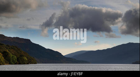 Cielo tempestoso sopra Loch Lomond, Inversnaid, Trossachs National Park, Scozia, Europa Foto Stock