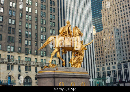 Statua dorata della Battaglia di Chattanooga, Grand Army Plazaa, Manhattan a New York City Foto Stock