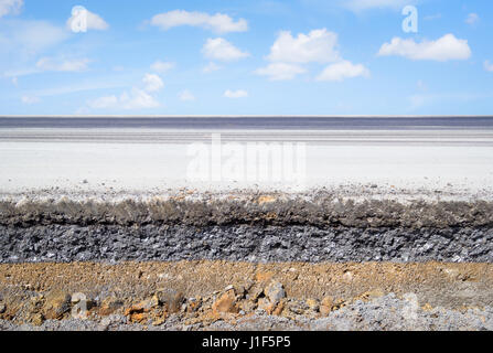 Strada asfaltata sezione Foto Stock