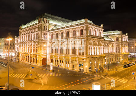 Opera di Stato di Vienna di notte, Vienna, Austria Foto Stock