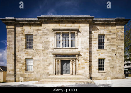 Facciata anteriore che mostra il lavoro di pietra. Kilmainham Courthouse, Kilmainham, Irlanda. Architetto: OPW Architetti, 2016. Foto Stock