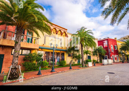 NAHA, Giappone - MARZO 21, 2017: negozi di Mihama America Village a Naha, Okinawa. Foto Stock