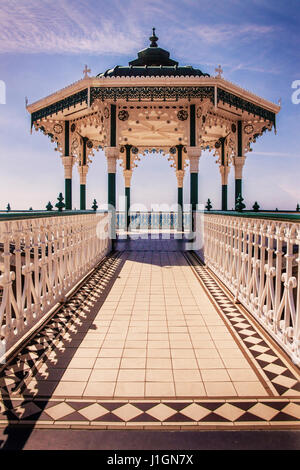 Victorian bandstand sul lungomare di Brighton Foto Stock