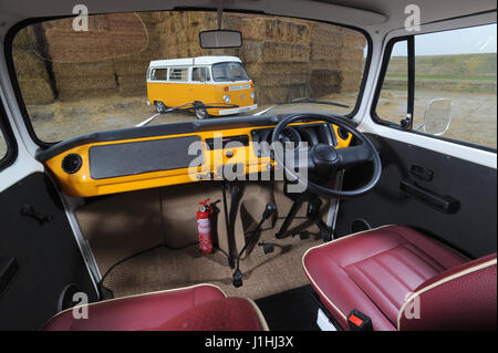 Nuovo costruito brasiliano raffreddato ad acqua VW camper van con un originale 1975 baia finestra dalla Germania Foto Stock