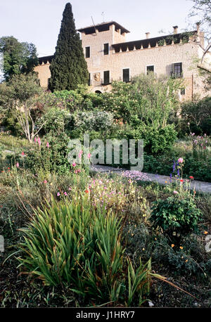 Giardino frontale di stile country house. Foto Stock