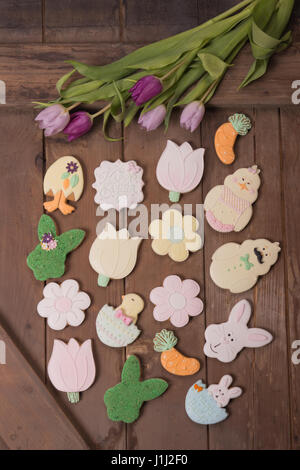 Flay laico, molti più gingerbread cookies, legno, coniglio bunny fiori forme, dipinta Foto Stock