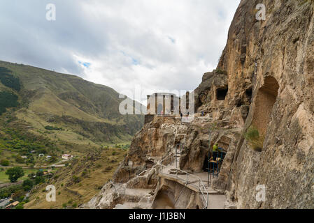 Vardzia Grotta monastero, complesso di scolpite nella roccia . La Georgia Foto Stock