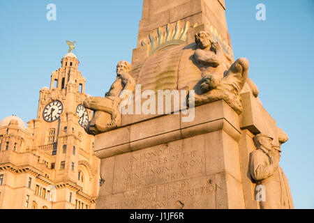 Memoriale al Titanic equipaggio,Tramonto,Pier Head,Liverpool, Merseyside,l'Inghilterra,Unesco,città dichiarata Patrimonio Mondiale,città,Nord,Nord,l'Inghilterra,inglese,UK.,U.K., Foto Stock