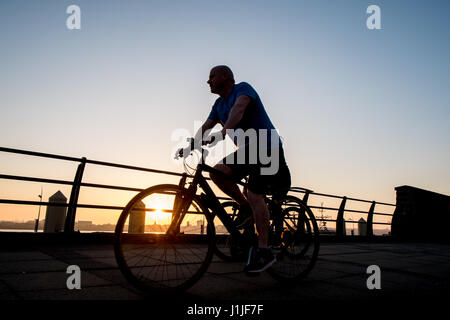 Sunset,silhouette,fiume Mersey,Liverpool, Merseyside,l'Inghilterra,Unesco,città dichiarata Patrimonio Mondiale,città,Nord,Nord,l'Inghilterra,inglese,UK.,U.K.,Gran Bretagna,GB, Foto Stock