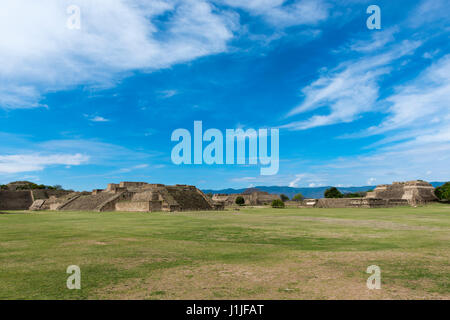 Vista del Monte Alban rovine di Oaxaca, Messico Foto Stock