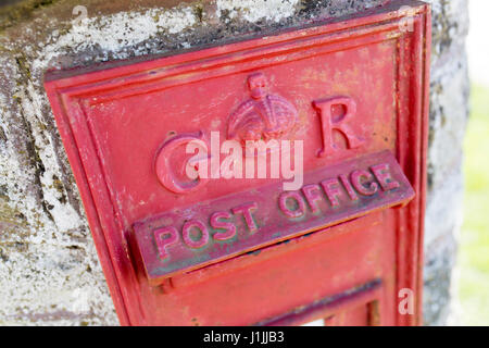 Vecchio rosso GR post box in Inghilterra Foto Stock