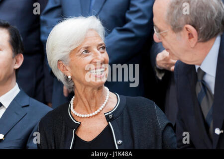 Washington, Stati Uniti d'America, 21 apr. 2017: G20 dei ministri delle Finanze e i governatori della Banca centrale posano per una foto dopo la riunione presso il FMI di primavera. Credito: B Christopher/Alamy Live News Foto Stock