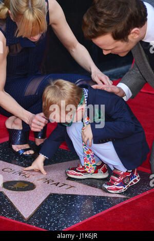 Chris Pratt Star 009 Anna Faris e figlio Jack a Chris Pratt cerimonia stella sulla Hollywood Walk of Fame a Los Angeles. Aprile 21, 2017 Foto Stock